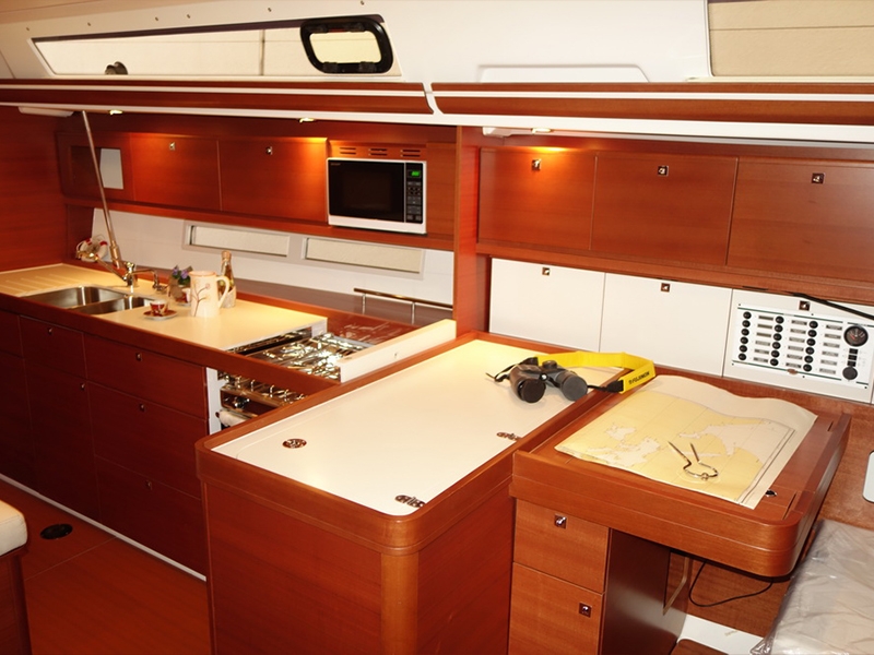 Charteryacht Dufour 450 My Life von Trend Travel Yachting Pantry